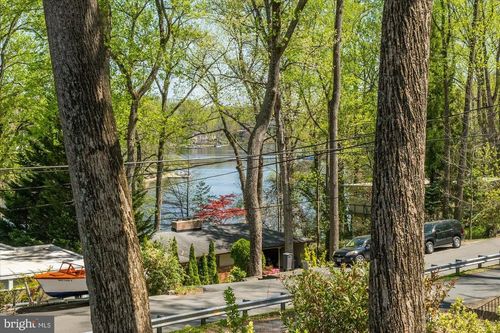 6439 Lakeview Dr, FALLS CHURCH, VA, 22041-1330 | Card Image