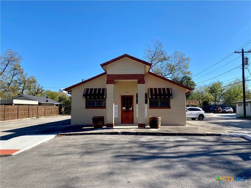 403 N Milam St, Seguin, TX, 78155-4946 | Card Image