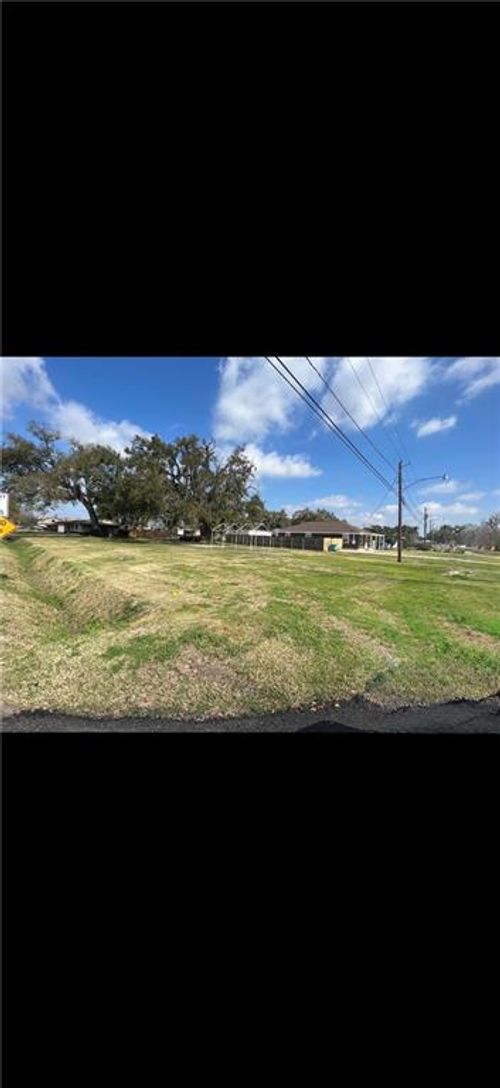 100 Travis St, Paradis, LA, 70080-2442 | Card Image