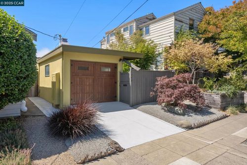 1060 Curtis St, Albany, CA, 94706-2419 | Card Image