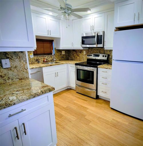 209-9411 N Hollybrook Lake Dr, Pembroke Pines, FL, 33025-1584 | Card Image