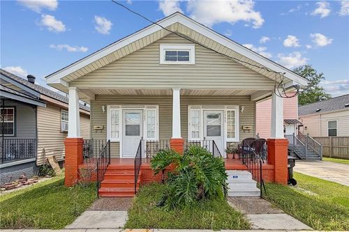 1137 Deslonde St, New Orleans, LA, 70117-4209 | Card Image