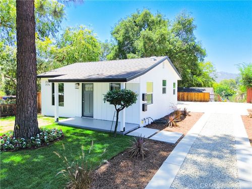 2123 Navarro Ave, Altadena, CA, 91001-5611 | Card Image