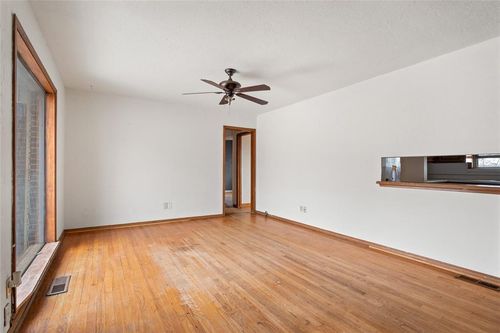 711 Cinmac St, Lindsay, OK, 73052-3009 | Card Image