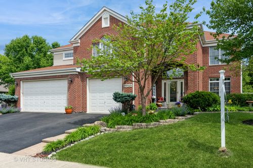 38W424 Berquist Dr, Geneva, IL, 60134-6144 | Card Image