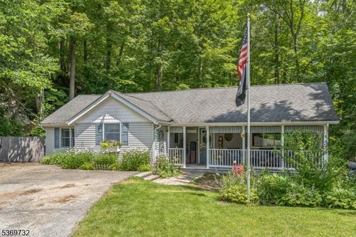 4 Glen Rd, Hardyston, NJ, 07460-1211 | Card Image