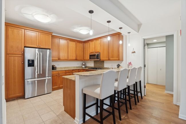 APT-807 - 530 N Lake Shore Dr, Condo with 2 bedrooms, 2 bathrooms and 1 parking in CHICAGO IL | Image 5