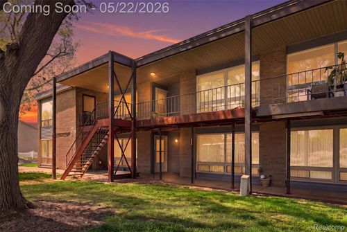 35-15055 Hubbard St, Livonia, MI, 48154-3581 | Card Image