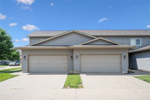 41 Woodstone Ln Sw, Cedar Rapids, IA, 52404-4897 | Card Image