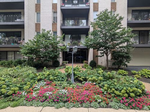 apt-1a-410 Ashland Ave, River Forest, IL, 60305-1856 | Card Image