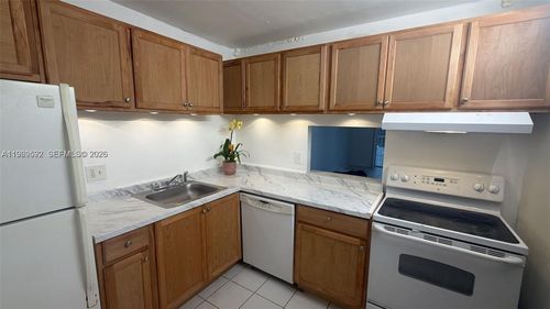 apt-1c-500 Executive Center Dr, West Palm Beach, FL, 33401-4922 | Card Image