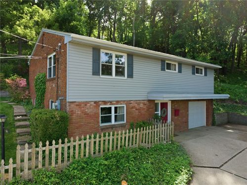 18 Underhill St, Crafton, PA, 15205-2919 | Card Image