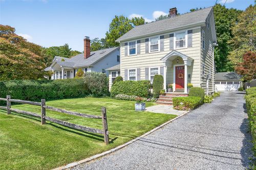 39 Lindbergh St, Locust Valley, NY, 11560-1809 | Card Image