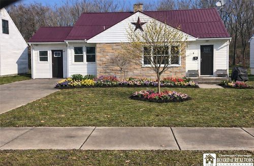 29 Allen St, Gowanda, NY, 14070-1001 | Card Image