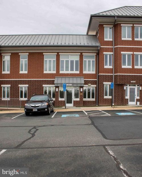 14141 Robert Paris Ct, Chantilly, VA, 20151-4201 | Card Image