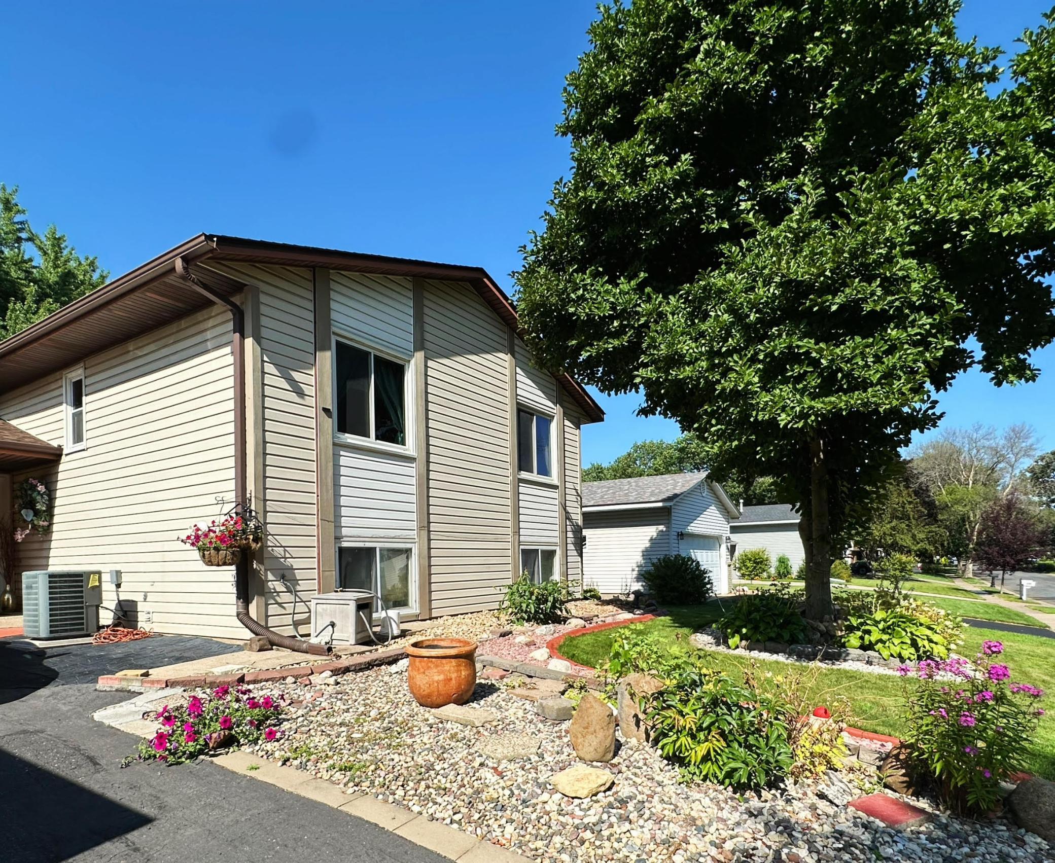 Cowern Pl, Saint Paul, MN 55109