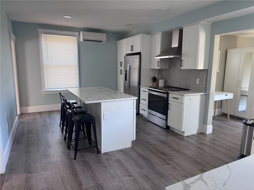 b-35 Elm St, Newport, RI, 02840-2458 | Card Image
