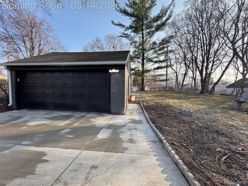 117 W Strathmore Ave, Pontiac, MI, 48340-2775 | Card Image