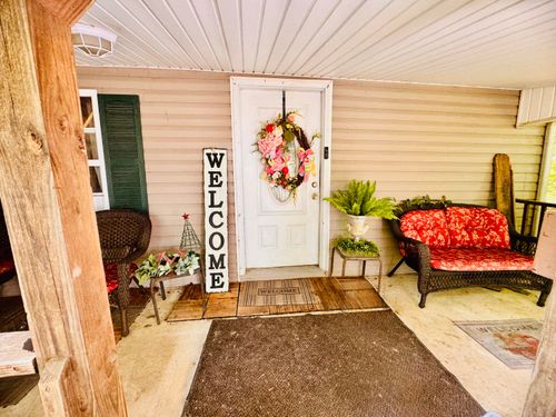 1155 E Highway 1376, East Bernstadt, KY, 40729-6325 | Card Image