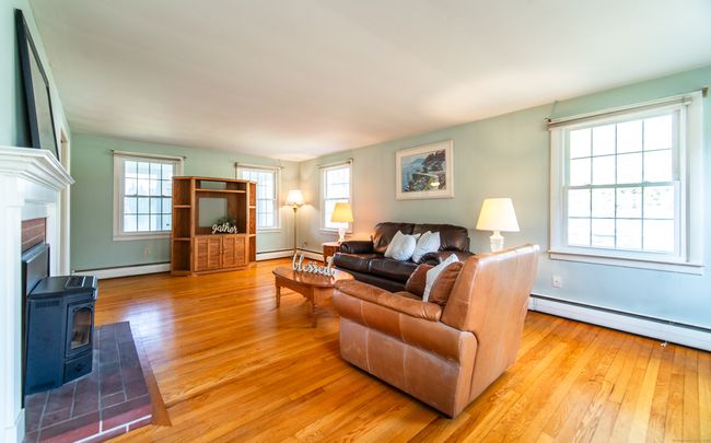 69 Essex Rd, House other with 4 bedrooms, 2 bathrooms and null parking in Old Saybrook CT | Image 5