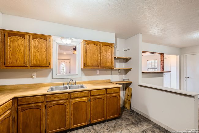 12177 Pearsall Rd, House other with 5 bedrooms, 2 bathrooms and null parking in Atascosa TX | Image 11