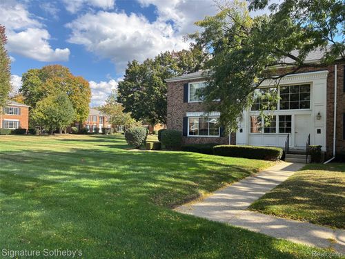 65-689 E Fox Hills Dr, Bloomfield Hills, MI, 48304-1342 | Card Image