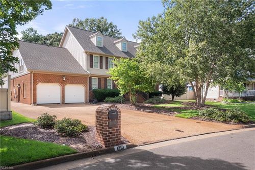 1213 Hartford Dr, Virginia Beach, VA, 23464-5846 | Card Image