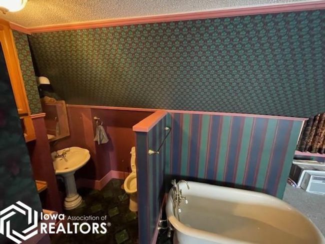 304 S Market St, House other with 3 bedrooms, 2 bathrooms and null parking in Rock port MO | Image 32
