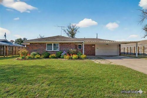241 Ne Myers Ave, Bartlesville, OK, 74006-1826 | Card Image