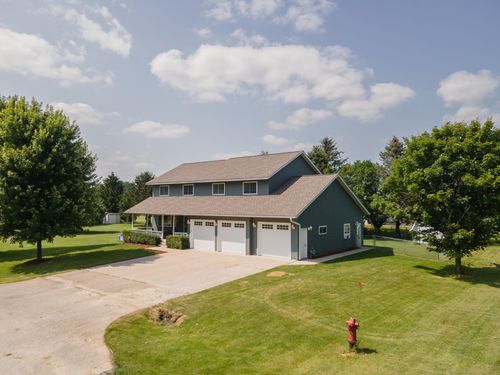 216 3rd Pl, Claremont, MN, 55924-4677 | Card Image