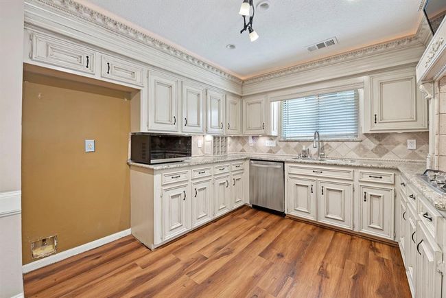 The gourmet chef will love all of the counter space and cabinets. | Image 9
