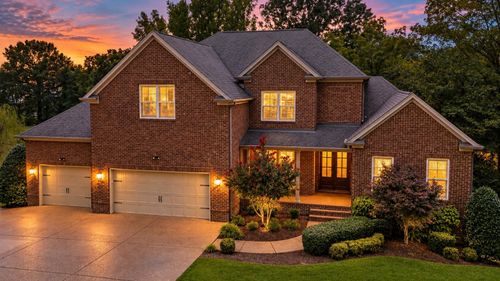 816 Lynn Dr, Goodlettsville, TN, 37072-3560 | Card Image