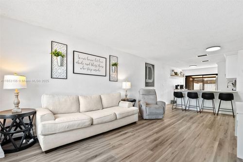 2350 Oak Ct, Pembroke Pines, FL, 33026 | Card Image