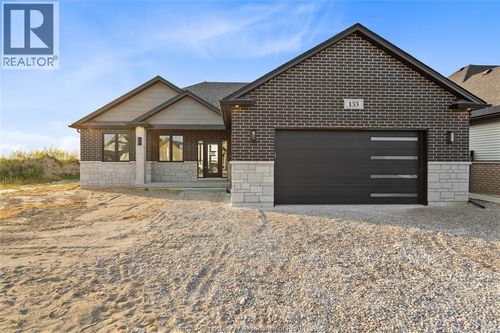 135 Valencia Dr, Chatham, ON, N7L0H3 | Card Image