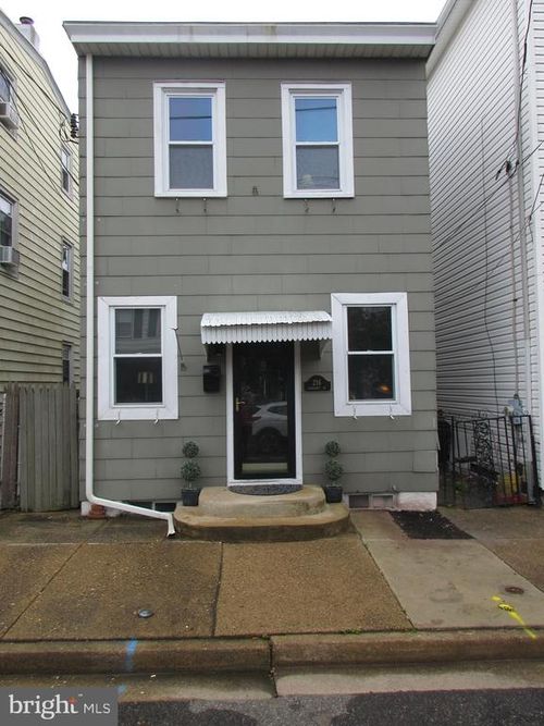 216 Dorrance St, BRISTOL, PA, 19007-5107 | Card Image