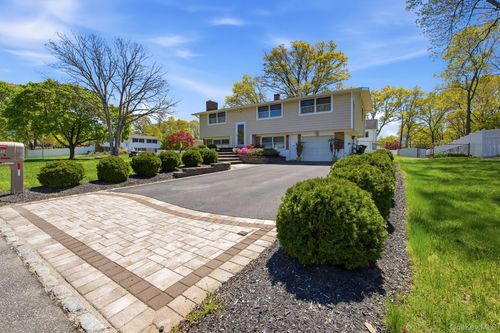 22 Fairway Dr, Port Jefferson Station, NY, 11776-3610 | Card Image