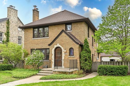 5426 N Diversey Boulevard, Whitefish Bay, WI, 53217 | Card Image