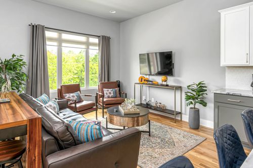 960 Youngs Ln, Nashville, TN, 37207-4838 | Card Image