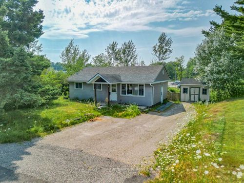 8 Edward St, Parry Sound, ON, P2A2W4 | Card Image