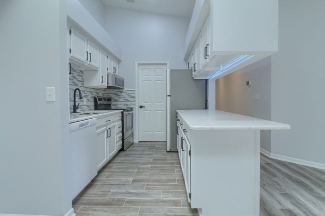 APT-182 - 1565 Harbour Blvd, Condo with 2 bedrooms, 2 bathrooms and null parking in Trenton MI | Image 11