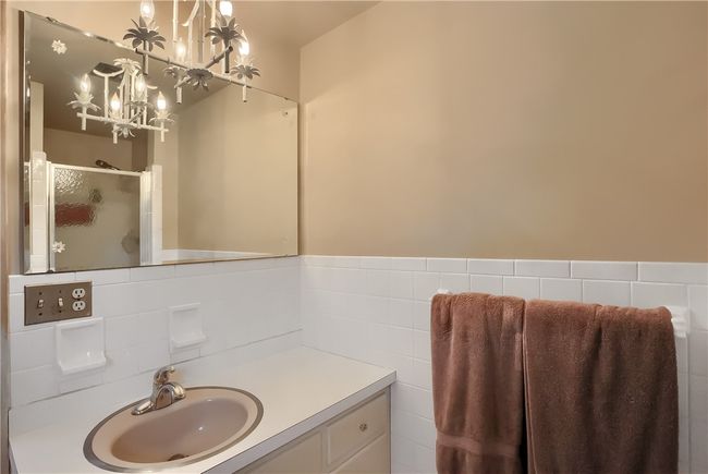 full bathroom off bedroom | Image 28