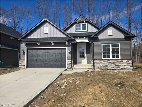 9159 Dove Ln, Mentor, OH, 44060-1814 | Card Image