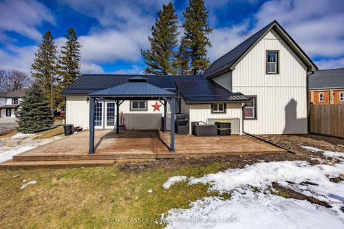 3 Adams St, Norfolk, ON, N0J1E0 | Card Image