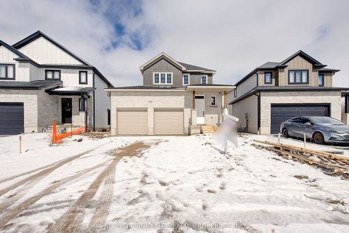 224 Bowman Dr, Ilderton, ON, N0M2A0 | Card Image