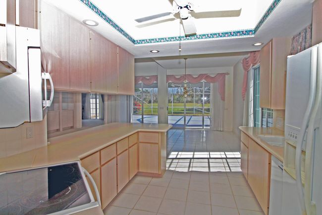 8048 Se Double Tree Dr, House other with 3 bedrooms, 2 bathrooms and null parking in Hobe Sound FL | Image 13