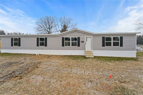 541 Lincoln Ave, Struthers, OH, 44471-1018 | Card Image