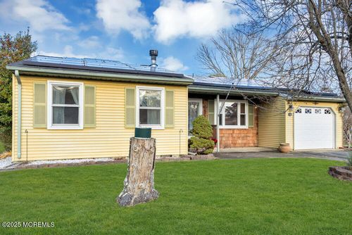 9 Apple Ln, Whiting, NJ, 08759-2224 | Card Image