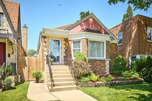 4828 W Berwyn Ave, Chicago, IL, 60630-1510 | Card Image