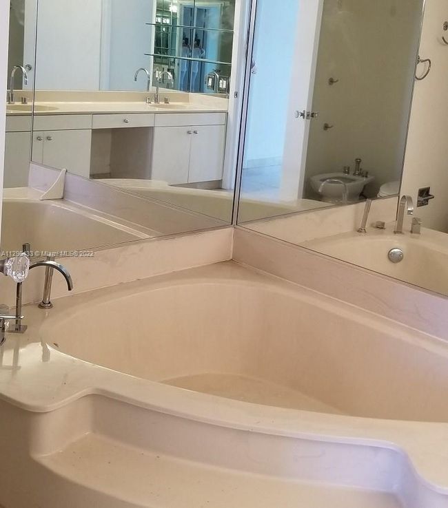 APT-1710 - 2000 Towerside Ter, Condo with 2 bedrooms, 2 bathrooms and null parking in Miami FL | Image 24