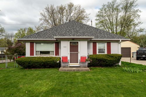 2777 S 68th St, Milwaukee, WI, 53219-2902 | Card Image